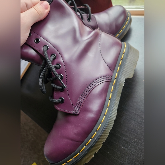 Doc Martens 1460 8 eye smooth leather purple boots size 8 US - Picture 7 of 10